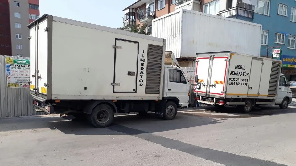 İki araç üstü jeneratör bir arada