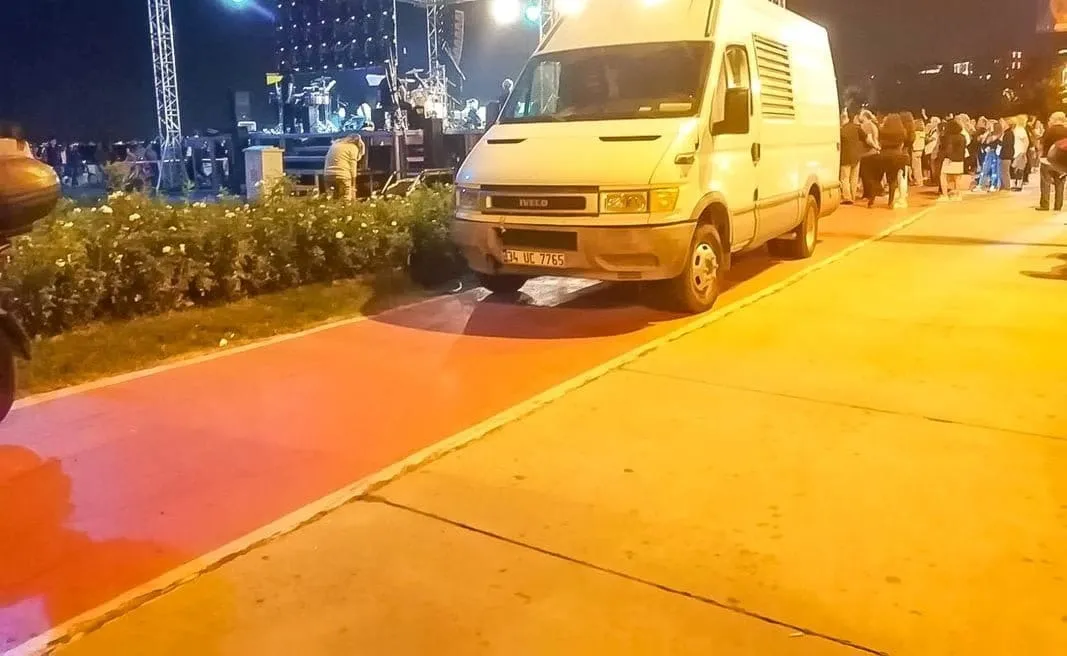 Konser alanında mobil jeneratör
